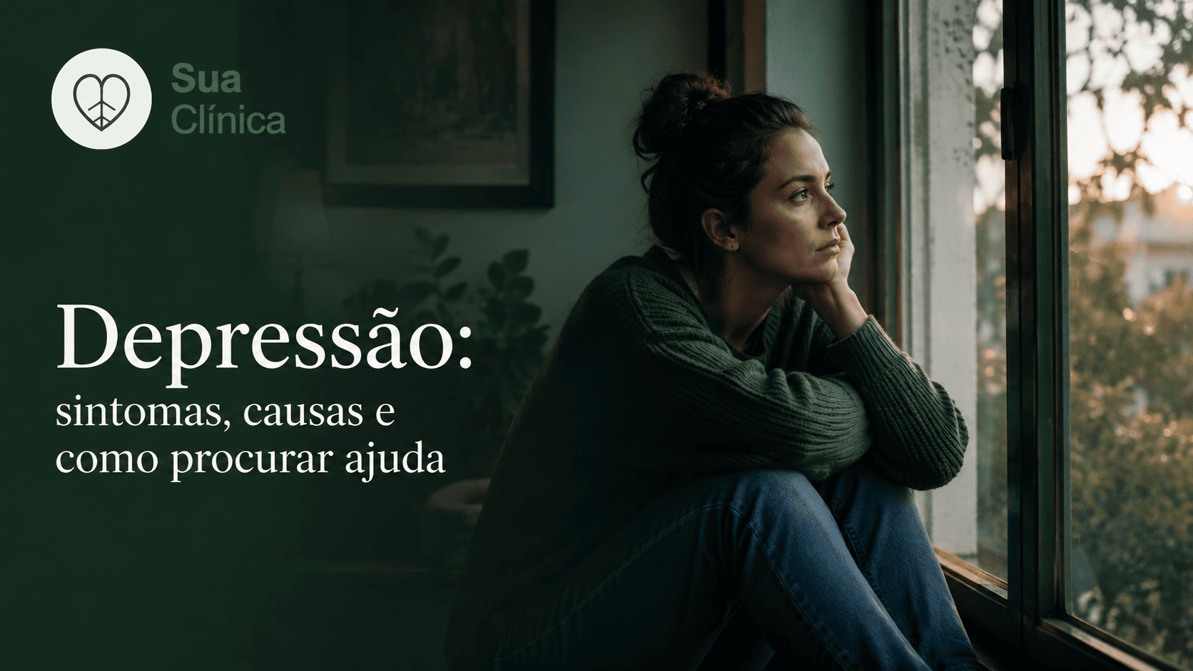 Mulher pensativa sentada junto à janela, refletindo sobre os sintomas de depressão